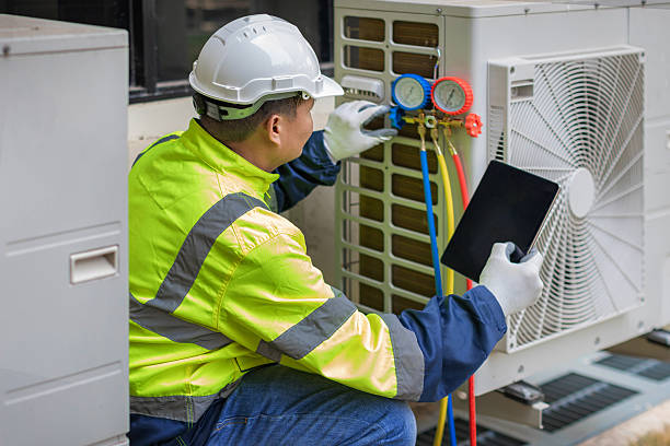 Professional Emergency Hvac technician working in Pasadena, TX